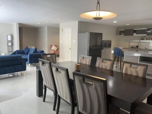 Prime Bethesda Location Easy Access to DC MTR in Bethesda