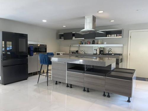Prime Bethesda Location Easy Access to DC MTR in Bethesda
