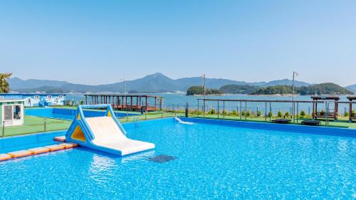 Exterior view, Goseong Bluebeach Pension&Glamping in Dosan-myeon