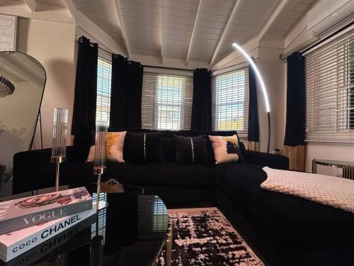 Paradise Harbour Tropical Luxury Retreat Fully AC in Old Harbour