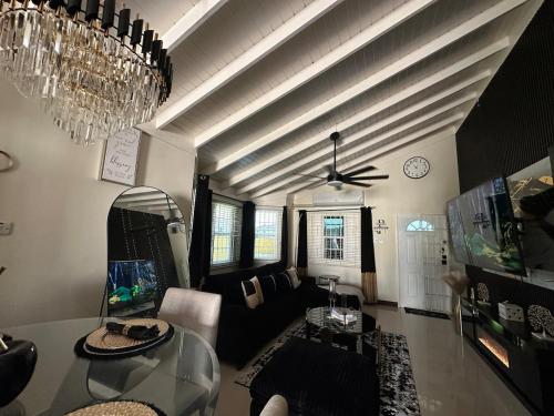 Instalaciones, Paradise Harbour Tropical Luxury Retreat Fully AC in Old Harbour