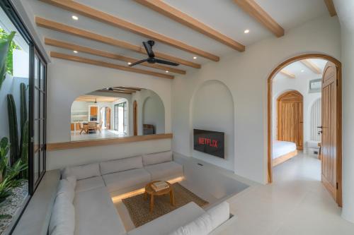 Modern Chic 1-Bedroom & 2-Bedroom Pool Villas Near Bingin Beach - image 5