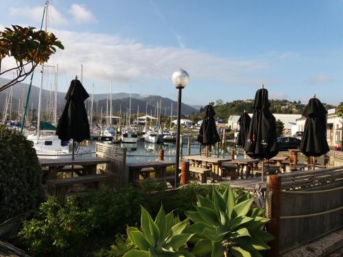 Restaurant, Harbourside Lodge in Port Nelson