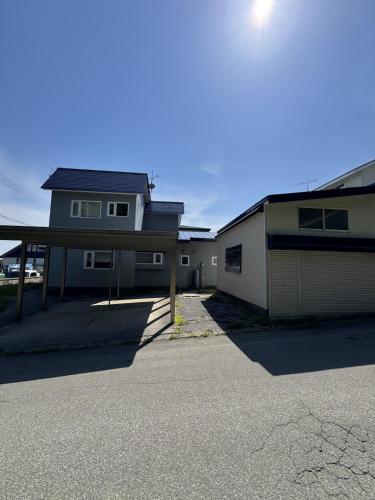 A beautiful house in Mutsu City 11 people3 bathtubs parking for 4 cars 20 minutes to the city