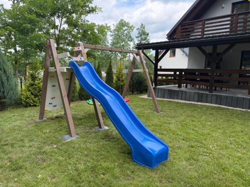 Spēļu laukums, Willa Pod Dębami II domek nad zalewem Chańcza z balią oraz sauną na wyłączność (Willa Pod Debami II domek nad zalewem Chancza z balia oraz sauna na wylacznosc) in Korytnica