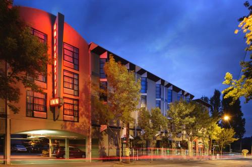 University Inn - A Staypineapple Hotel