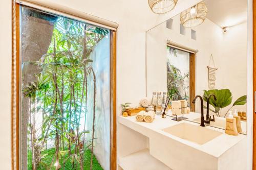 Villa Indigo - 5-BDR with huge pool and garden - image 2
