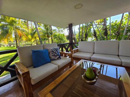 Vikena beach house in Los Cobanos