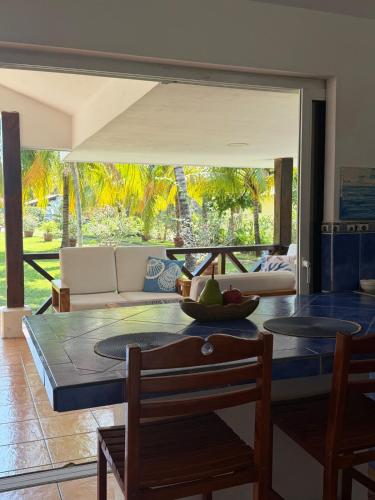 Vikena beach house in Los Cobanos