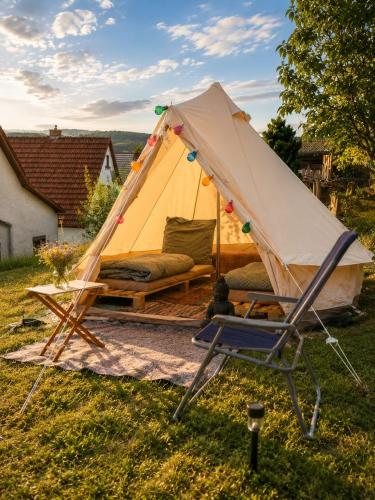 Travel Sleep & Home I Schlafen im Jurtenzelt mit schönem Ausblick, Garten und Natur