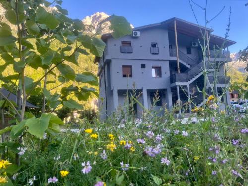 Guesthouse Center Park Valbona in Вальбона