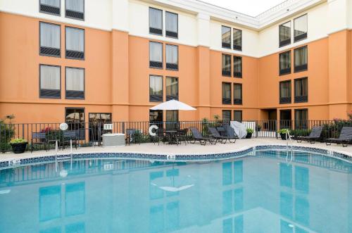 Swimming pool, Comfort Inn & Suites Newark - Wilmington in Newark (DE)