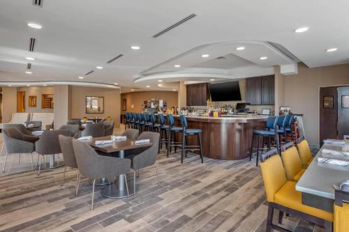 Restaurant, Cambria Hotel West Orange in West Orange (NJ)