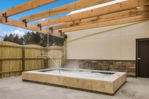Piscina, Comfort Inn & Suites Gaylord in Gaylord (MI)