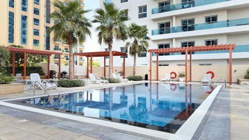 Stylish 1BR Apartment at AKA Residence with Pool G - Swimming pool