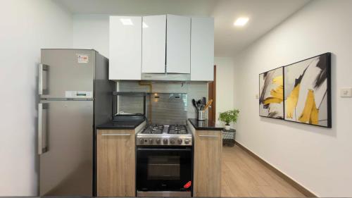 Stylish 1BR Apartment at AKA Residence with Pool G - Kitchen