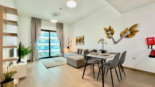 Stylish 1BR Apartment at AKA Residence with Pool G - Facilities