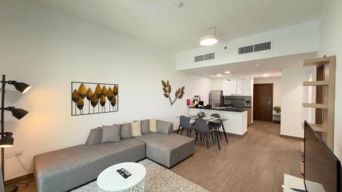 Stylish 1BR Apartment at AKA Residence with Pool G - Facilities