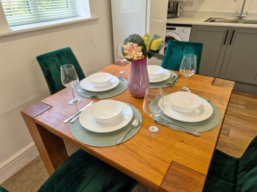 Chester 1BR Detached House Sleeps 5 with Double Sofa Bed in Pulford