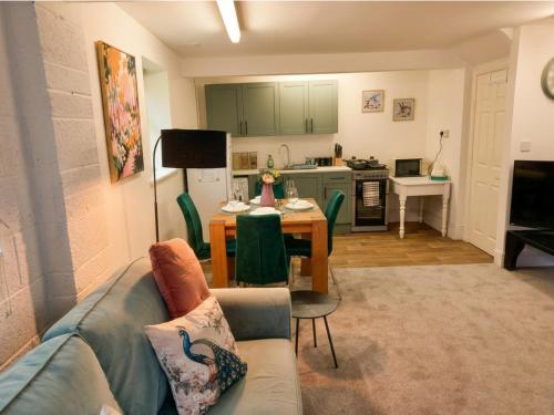 Chester 1BR Detached House Sleeps 5 with Double Sofa Bed in Pulford