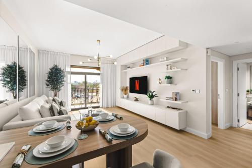 StayShort - Stylish 1BR Apartment - Near Burj AlArab - Family-Friendly - Sleeps 4 near Zaap