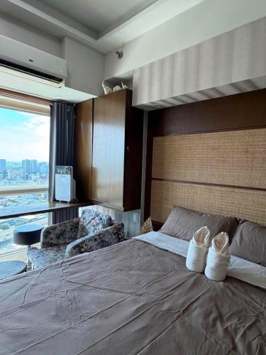 Cozy Studio Overlooking the City