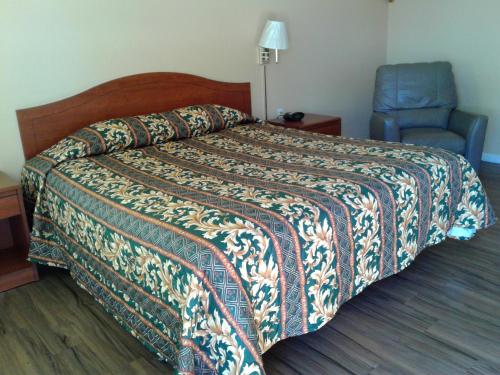 Desert Inn Motel - Accommodation - Corona