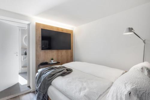 Ascona Lodge, Pool & Garden Retreat 5