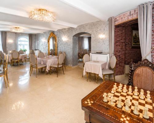 المرافق, Queen's Crown Manor in بريديل