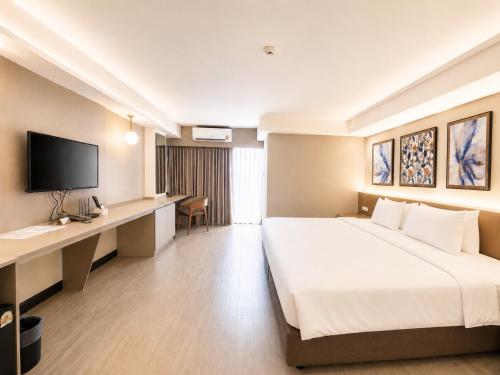 Miloft Suvarnabhumi Airport Hotel  near Nong Chok Public Park