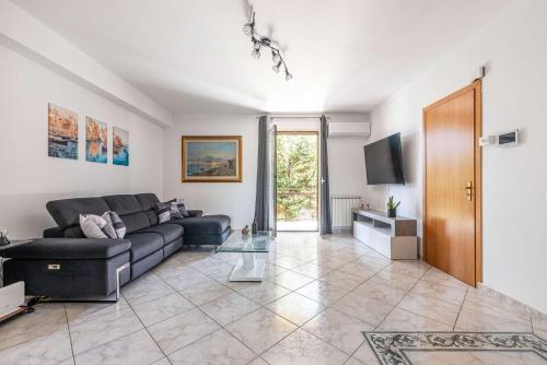 Spacious Apartment close to the Beach-Isola Summer