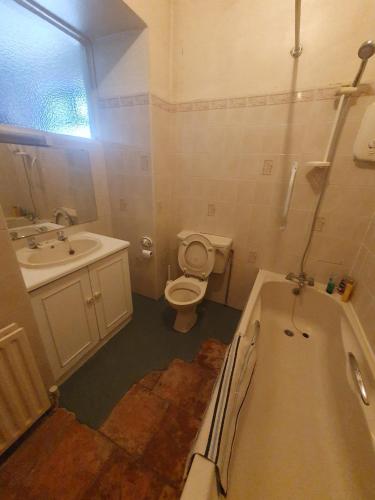Bathroom, Double Room in Richmond House Fermoy in Fermoy