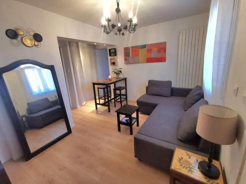 Room near Paris , Airport, WIFI, free parking - Location saisonnière - Antony