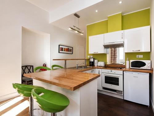 Barla 3 - a spacious one bedroom apartment near Place Garibaldi