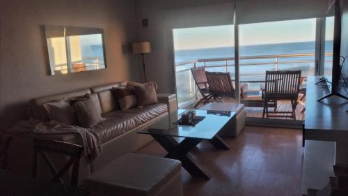 Vista panorámica al mar con 2 habitaciones y cochera