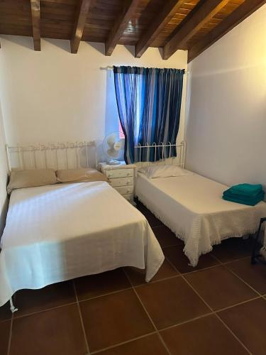 1 double bed, 1 twin bed