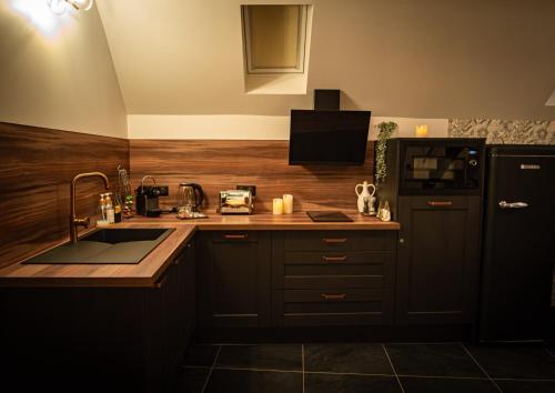 La Parenthèse Suites - appartement luxueux avec sauna et baignoire balnéo (La Parenthese Suites - appartement luxueux avec sauna et baignoire balneo) in Pont-de-l'Arche