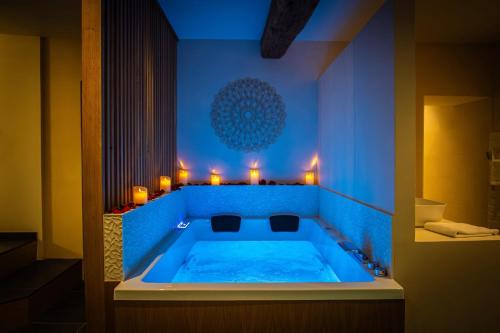 Spa, La Parenthèse Suites - appartement luxueux avec sauna et baignoire balnéo (La Parenthese Suites - appartement luxueux avec sauna et baignoire balneo) in Pont-de-l'Arche