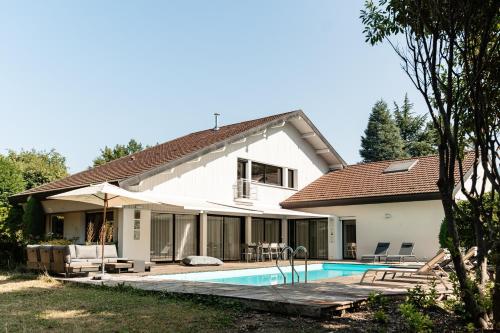 Rivea House Private pool Lake 200 m away 12pax