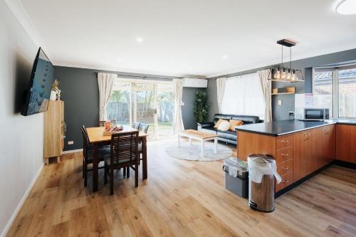 Peaceful North Lakes Haven – A Touch of Zen - Brisbane Peaceful North Lakes Haven – A Touch of Zen - Brisbane