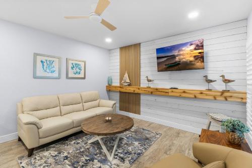 Coastal Comfort at Madeira Beach Yacht Club #175A - image 5