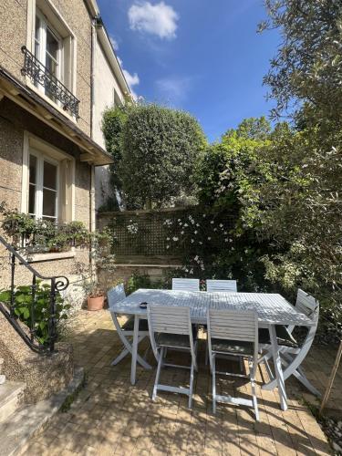 Architect's house, air-conditioned, 5 bedrooms, garden