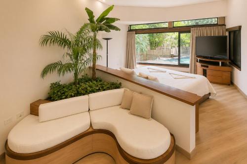 1 king bed, 1 twin bed