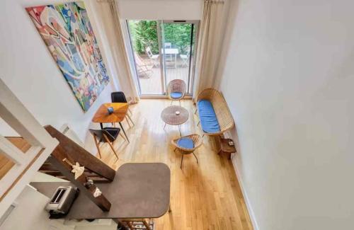 Sunny Duplex with Private Terrace