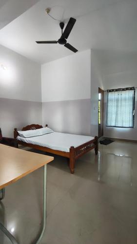 Sarovaram Lodge Near Government Medical College Parippally in Parakulam