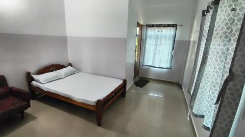 Sarovaram Lodge Near Government Medical College Parippally in Parakulam