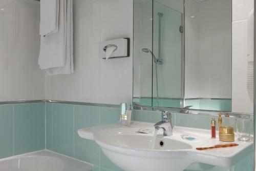 Hôtel Espace Champerret