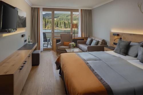 1 king bed, 1 sofa bed