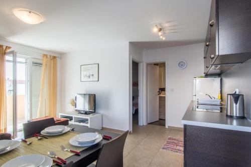 Apartments Domuzin – Biograd na Moru, VA