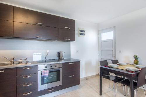 Apartments Domuzin – Biograd na Moru, VA